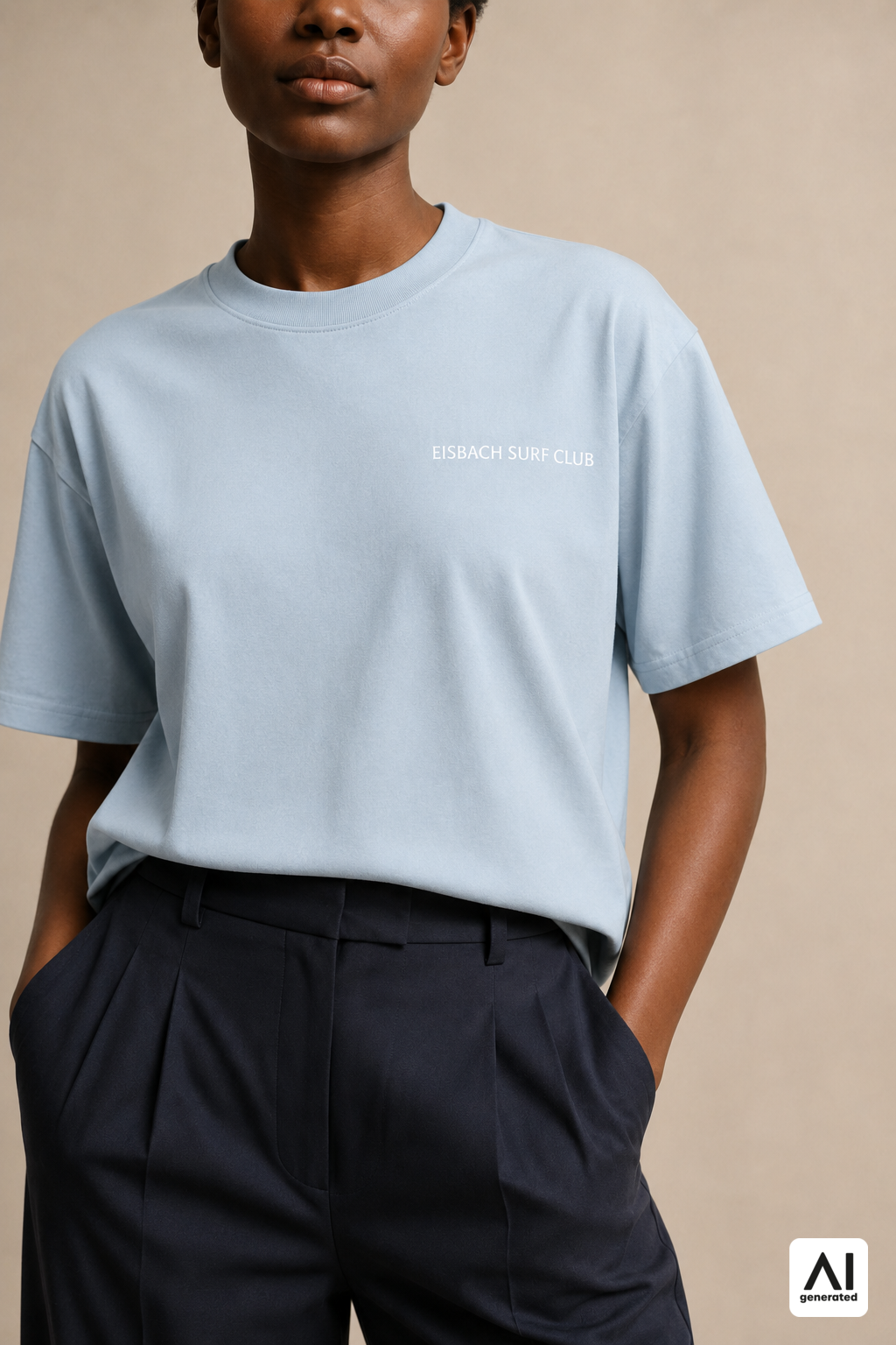 Damen-T-Shirt „Eisbach Surf Club“ in Stonewash Denim – Detailansicht